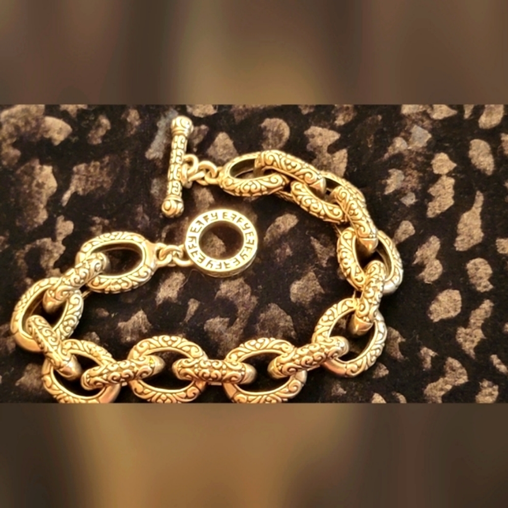 Effy sterling silver 925 bracelet togle, gorgeous  etched design.